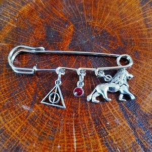 Gryffindor Charm Pin. Oversize Safety Pin. New